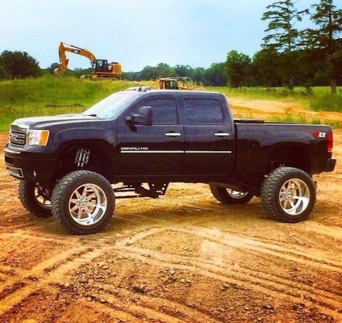 liftedtrucks:My other blog: www.cuntrycuties.tumblr.com Please...