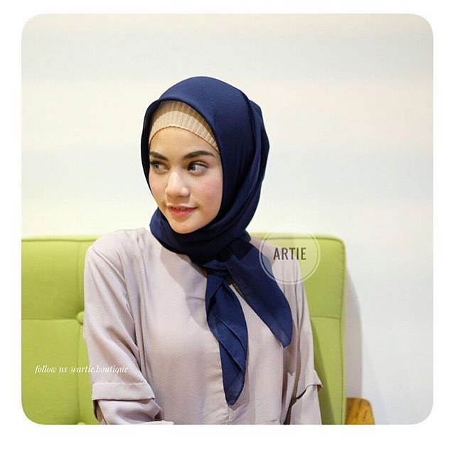 Fashion Hijab Women artie boutique Blue Navy bandung 