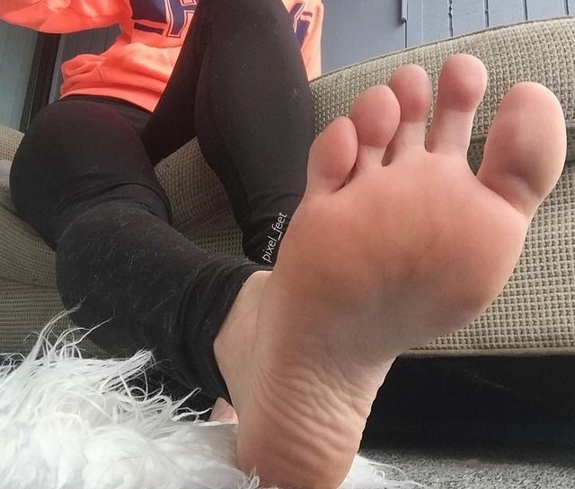 Baner Foot Fetish Pin 56942764