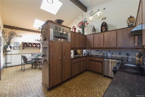 househunting:$350,000/5 br/3800 sq ftbuilt in 1966Farmington...