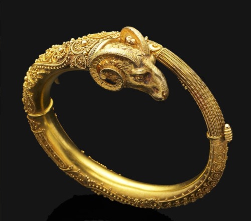 melikmuradova:An antique Byzantine revival gold bangle, circa...