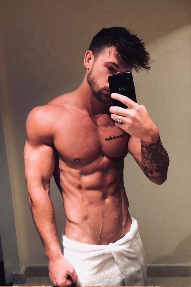 Pin by UomoSublissimo on Ultimo - Joss Mooney in 2020 