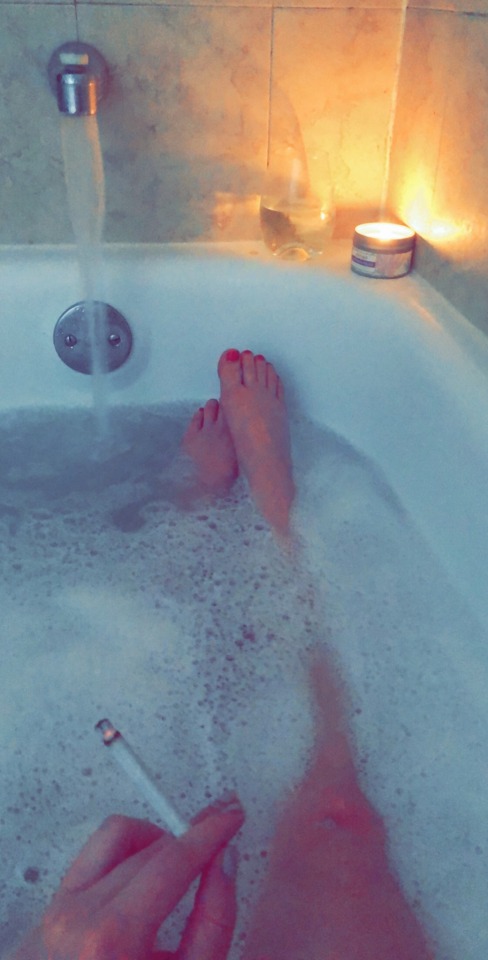 candle lit bubble bath | Tumblr