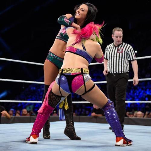 wrathofasukacity:Asuka vs. Peyton Royce: photos1 / 2