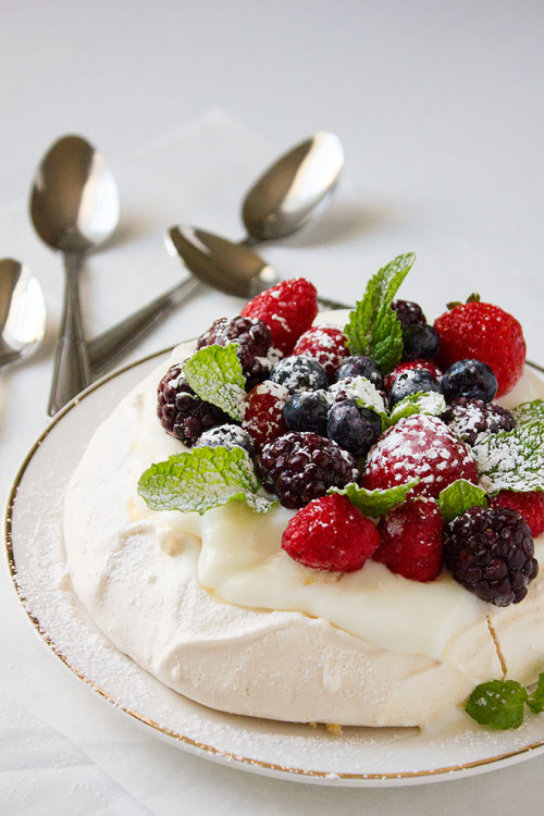 sweetoothgirl:Pavlova Recipe