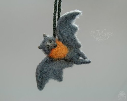 sosuperawesome:Needle Felted Animal NecklacesBy Magic on...