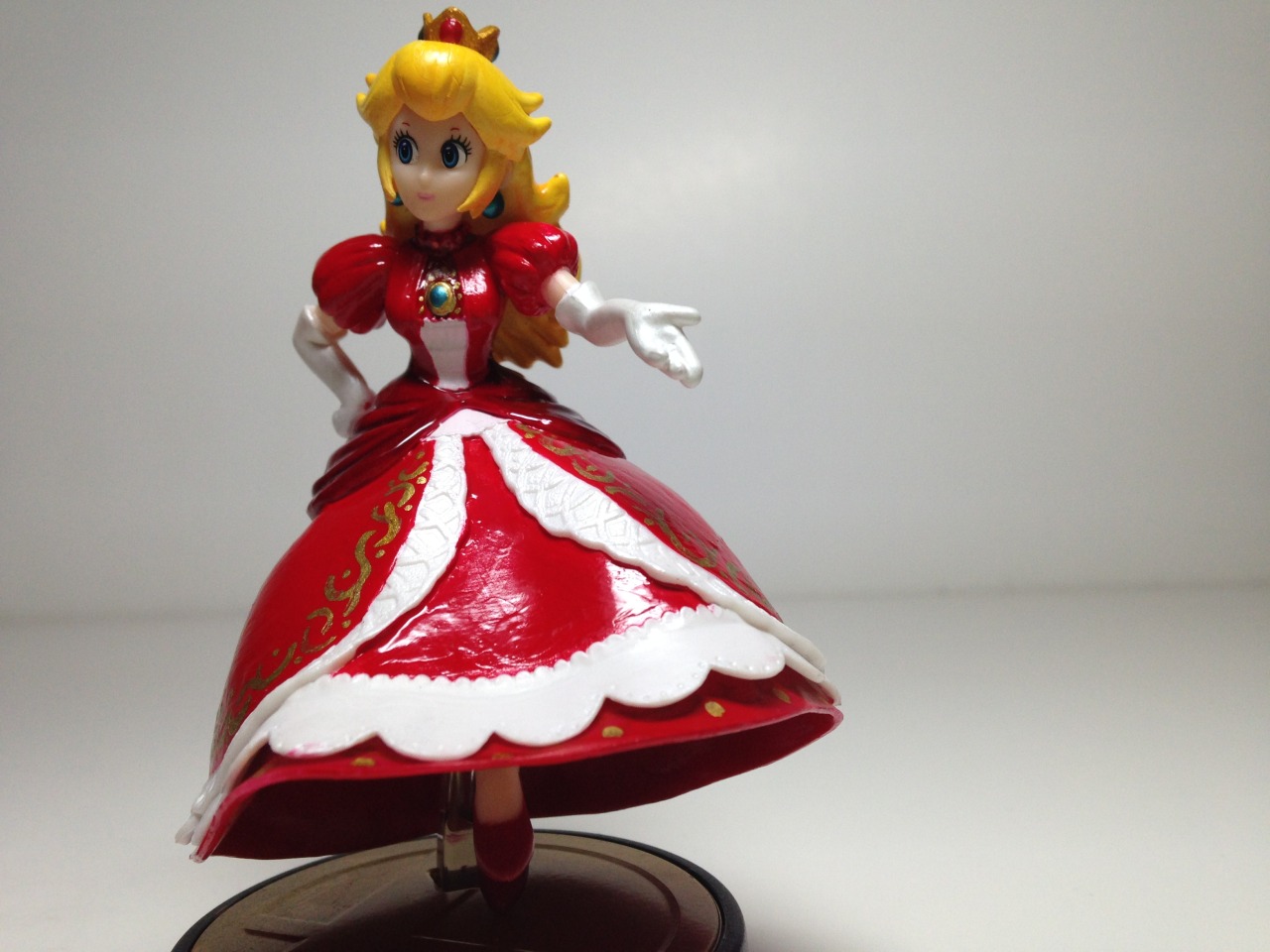 legless peach amiibo