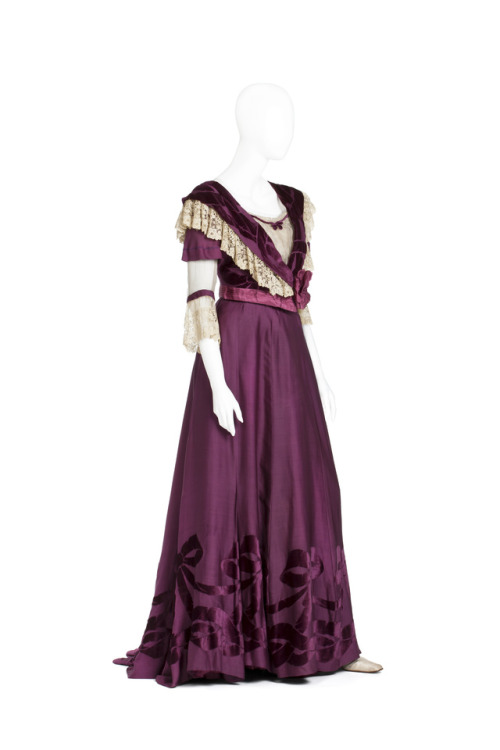 dress fashion history historical fashion 1900s 20th century 1909 red purple velvet lace chiffon silk sweden swedish hallwylska museet popular