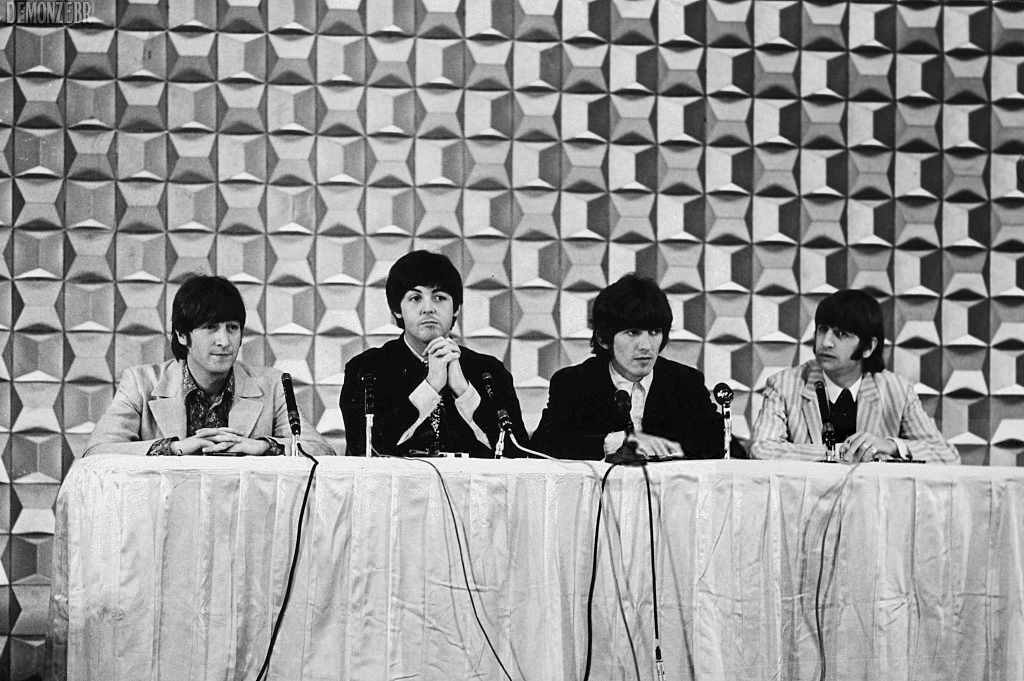 DemonZebr - The Beatles At A Press Conference At Tokyo Hilton...