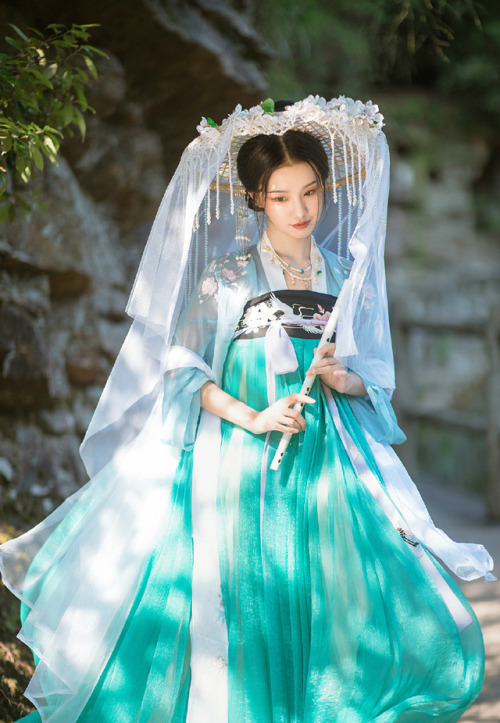 hanfugallery:Traditional Chinese hanfu by 燕语花事