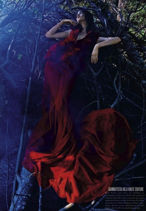 Frankie Boyd Marki Shkreli Tom Van Dorpe Manon Leloup Kacper Kasprzyk V Magazine winter 2013-14 2013 red haute couture Giambattista Valli fashion editorial