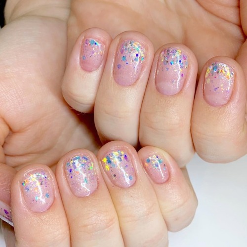 Iced out iridescent winter nails for @lkbee7 using...