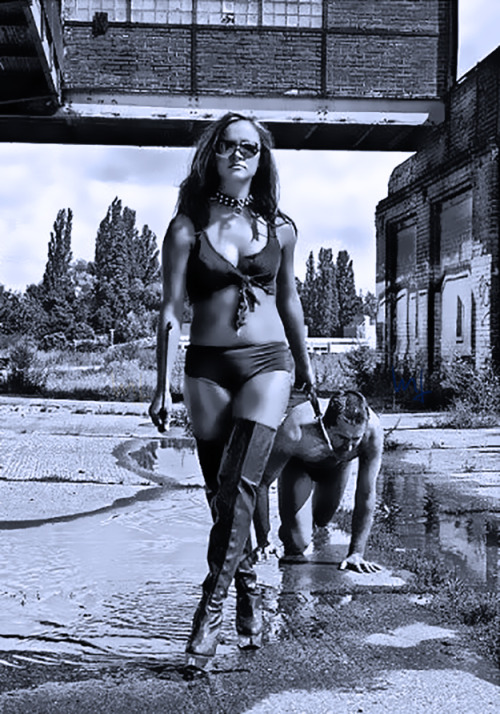 dora0112:goddesstasha:another “dog” walkGoddess TashaOnly...