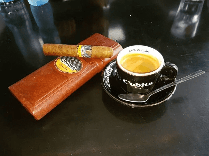chicchi di caffè verde da cubano