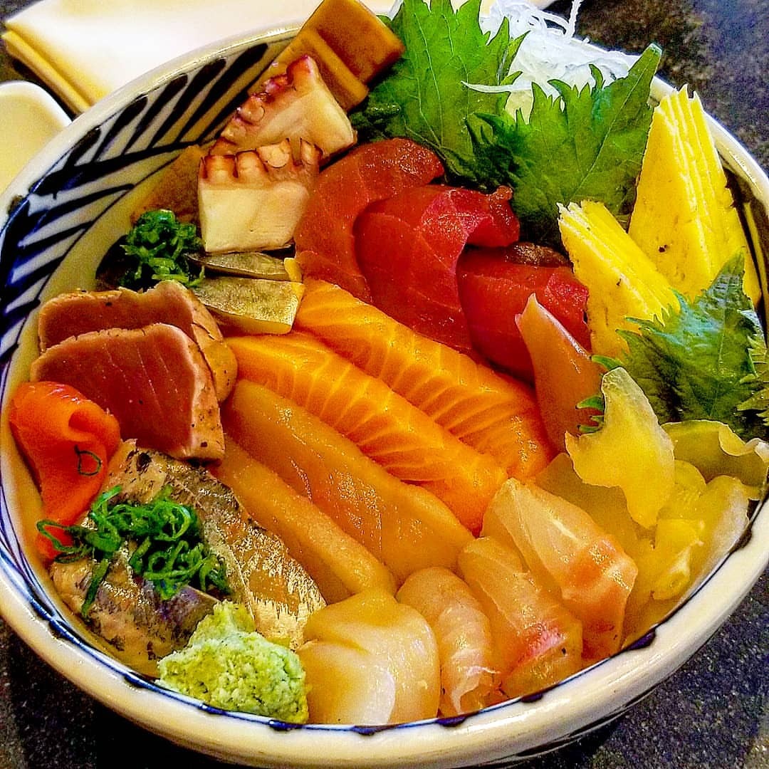 chirashi sashimi