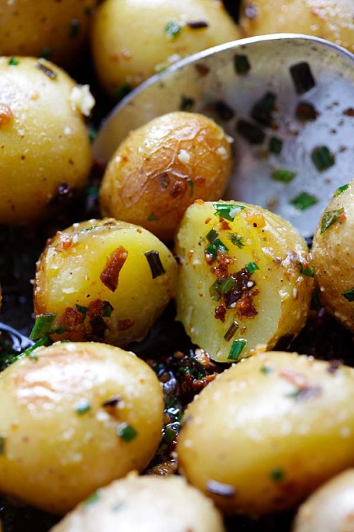 foodffs:Garlic Chive Butter Roasted PotatoesFollow for...