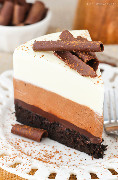 foodffs:Chocolate MousseBAILEYS IRISH CREAM CHOCOLATE MOUSSEChocolate Mousse Pie with Pretzel...