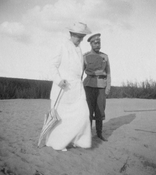 mashkaromanova:Alexandra Feodorovna and Nicholas II, 1916“Such...