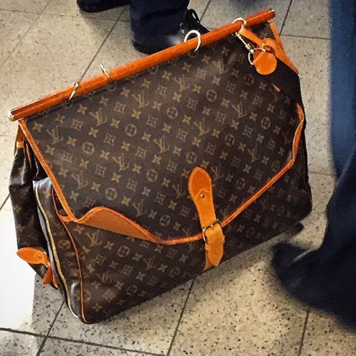 Louis Vuitton In Amsterdam Airport | semashow.com