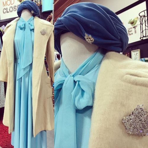 Lots of new-to-us merch in the @modcloset booth today!! 👗 🧥 👠 .
.
#elkhart #elkhartindiana #downtownelkhart #vintagefashion #vintagestyle #vintage #midcentury #vintagehat #vintagecoat #icewool #vintagejewelry — view on Instagram...