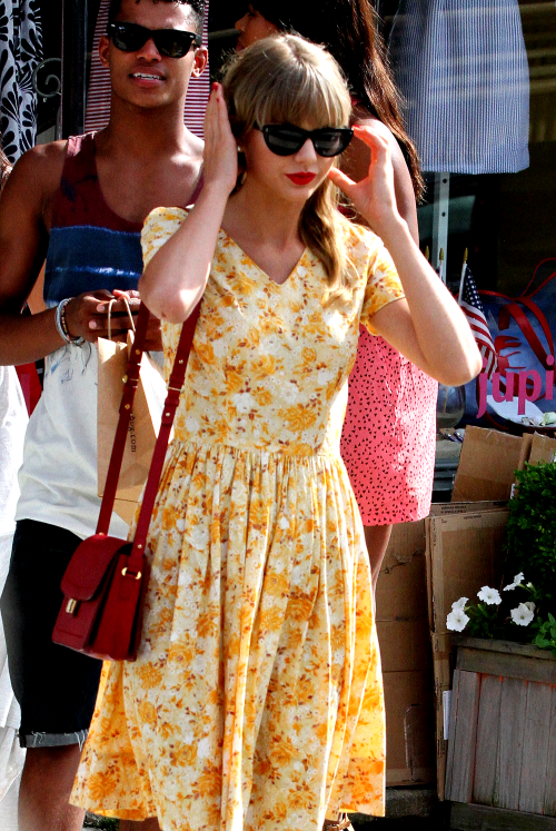 taylor swift candid on Tumblr