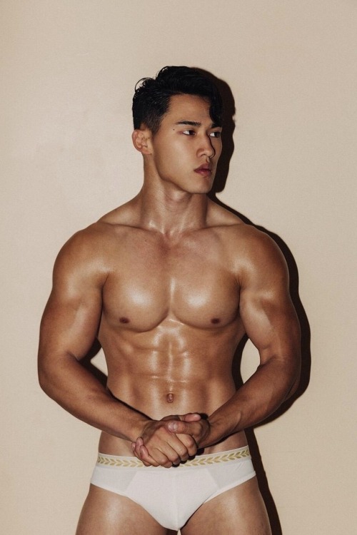 blueeyes575:onlyasianhunks:Wilson Lai이야… 몸도 얼굴도 멋지다 ㅜ