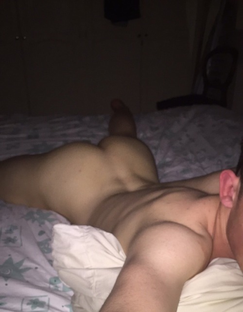 bitchboi625:Top photo is me drunk and waiting for anon men to...