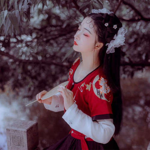 hanfugallery:Traditional Chinese hanfu by 子爵秋色汉服