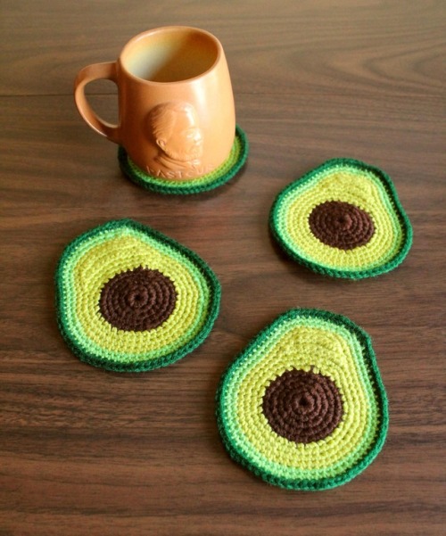 sosuperawesome:Crochet Rugs and CoastersSurfacewerks on...