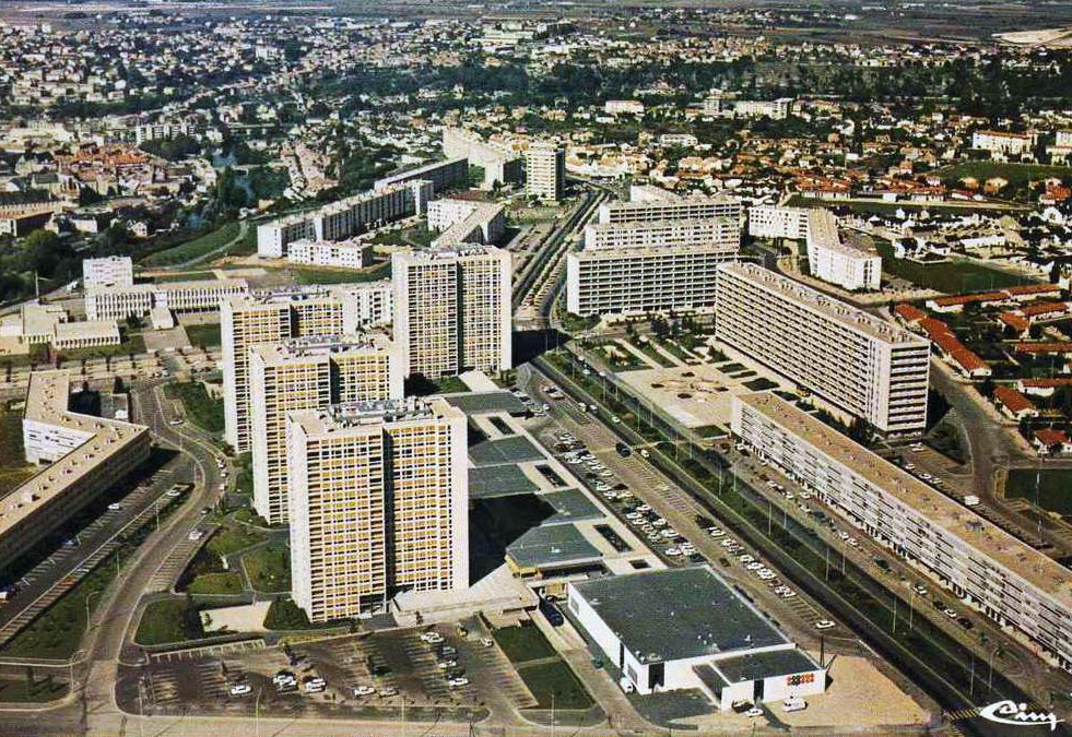 Retro Geographie Poitiers  Zup des couronneries  place de 