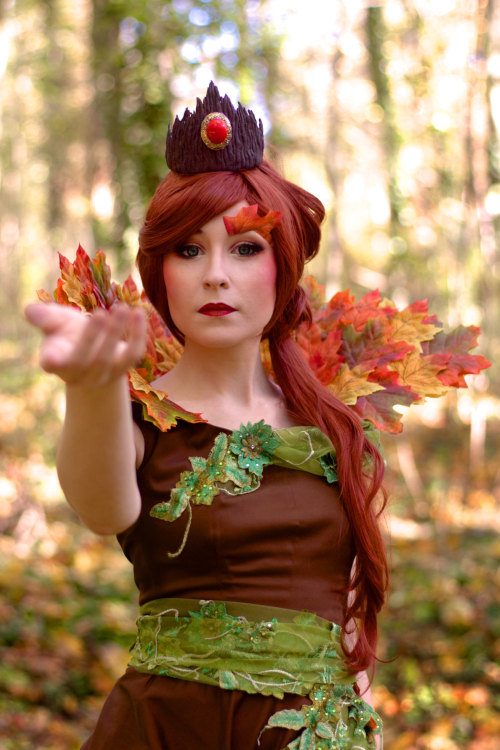 sosuperawesome: Fall Queen dress from Etsy shop...