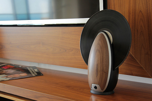 mymodernmet:Chic Vertical Record Player Adds Contemporary...