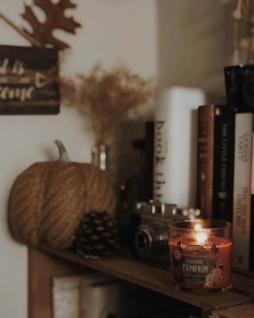 the-rustic-window:New cozy corner & new candles ☕️ 