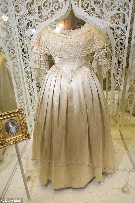 Queen Victoria’s Wedding Dress, worn 1842 - Museum of artifacts