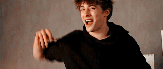 [Image: tumblr_pmcyy56oeV1vl5zeio2_540.gif]