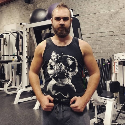 Pumping… #gaymuscles #gaycub #gay #gaybear #gaybeard...