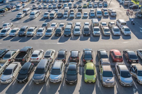 patio de carros usados estacionamento cheio vendas de usados em baixa