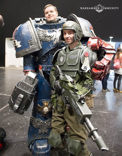 a-40k-author:Cosplayers at Warhammer Fest.