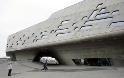 guardian:<br /><br />Zaha Hadid, architect extraordinaire, dies age 65. She was the first woman to receive the Royal Institute of British Architects gold medal. “She was in a world of her own and she was extraordinary,” said leading architect Graham Morrison. 