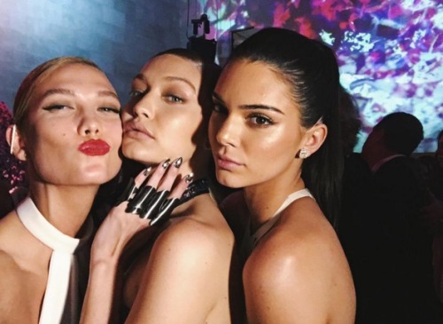 Has Taylor Swift Fallen Out With Her Girl Squad