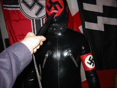 berksbondage:Rubber Nazi