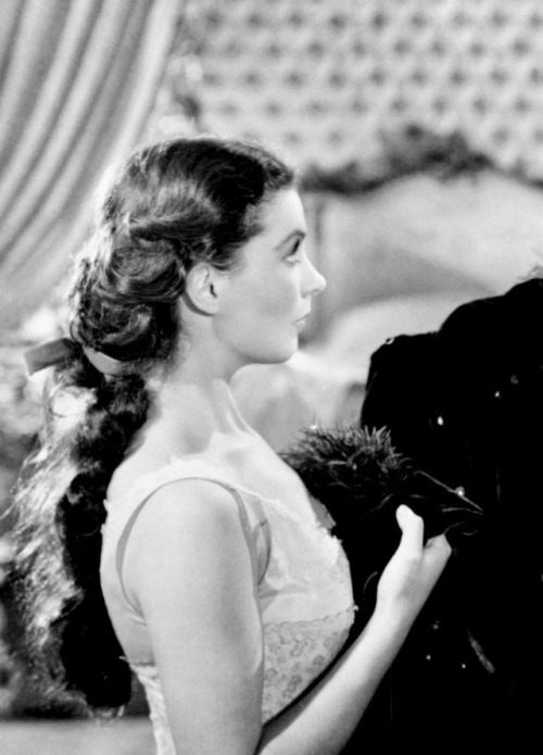 summers-in-hollywood:Vivien Leigh as Scarlett O’Hara in Gone...