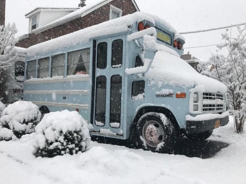 adventure-heart:School bus converted into a small home by...