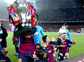 إحتفال برشلونة بلقب الدوري لموسم 2018/2019 في الكامب نو  Tumblr_pqpte2Qqls1uo4zhwo2_400