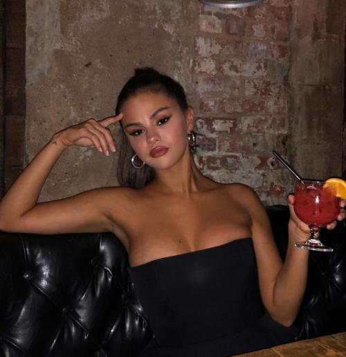 sexyandfamous:Selena Gomez