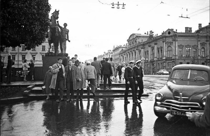 Anichkov Bridge in Leningrad (1960s)