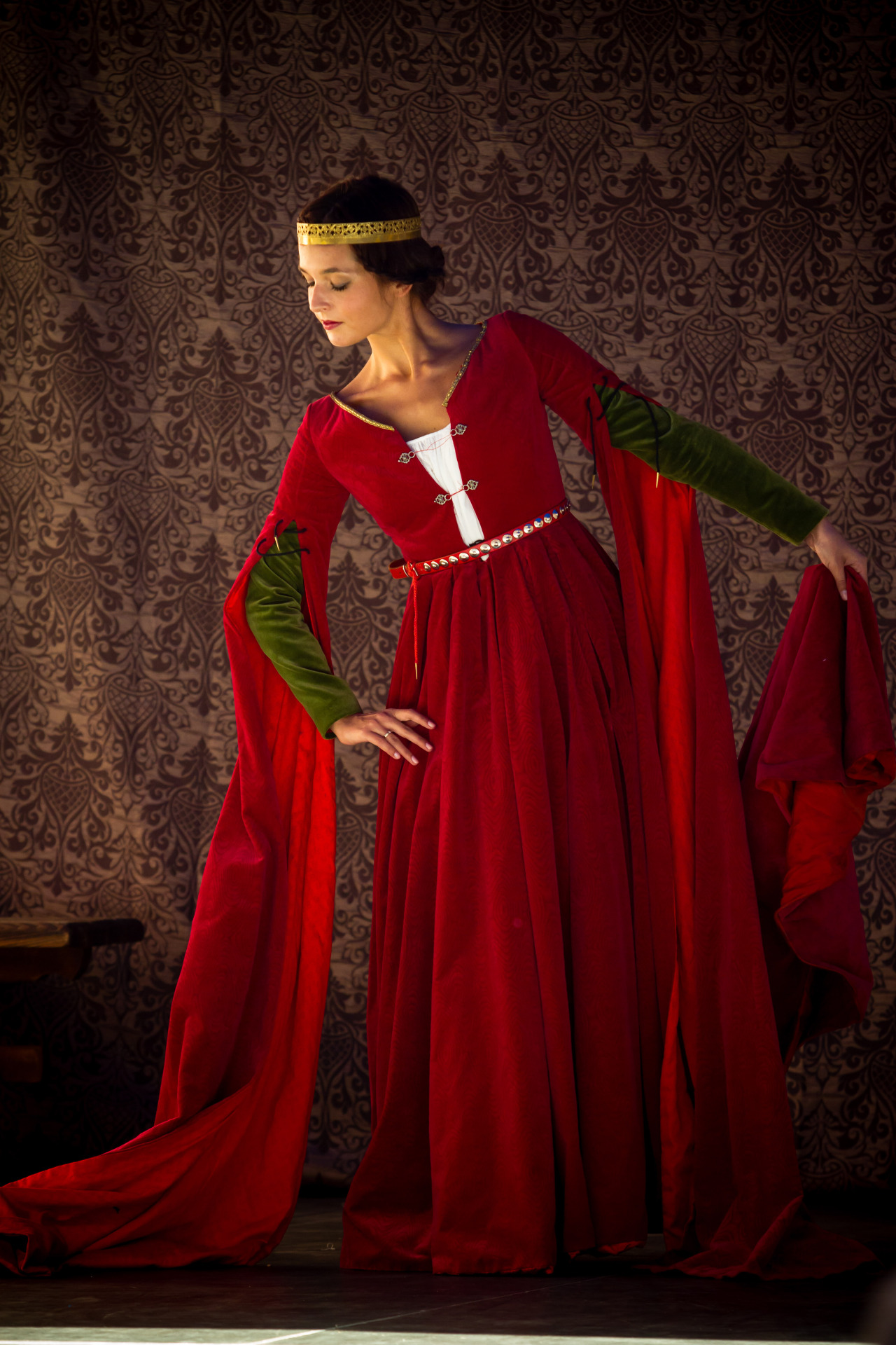 Late medieval dress, 15th century. Reconstruction... lamus dworski