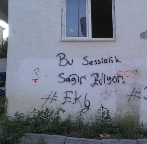 deprestyonistt sokaktakiduvar şiirduvarda duvaryazilari geceninbeklentisi sevdiginkadin icferyatlarim sabensu yakinagel çok uzak fazla yakın justmarul yuhbelkii yuhbecanim jokerinyaraizi atlantisinsirri aptalizm duvar olivaveyla vaveyla teselliyi birak sigara ver bengaripadam paradoksadam layfmacun hazalpale huzurparmakuclarinda krawhat