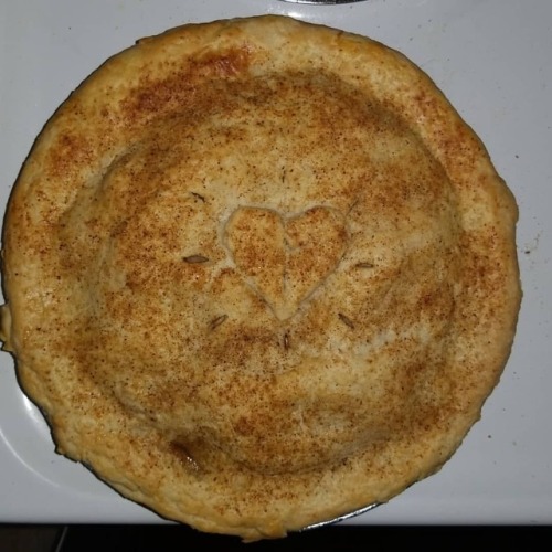 First apple pie of the season #applepie #happinessishomemade...