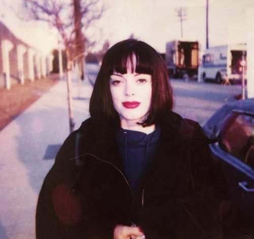 shoegaze-peaks:Rose McGowan (The Doom Generation), 1994(?)